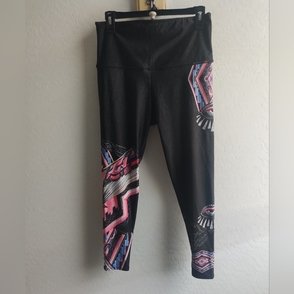 Onzie Flow black with geometric patterns active sports yoga leggings - Picture 1 of 11